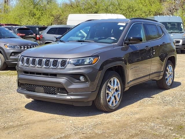 2024 Jeep Compass Latitude Lux