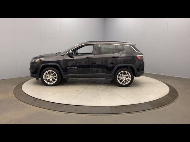 2024 Jeep Compass Latitude Lux