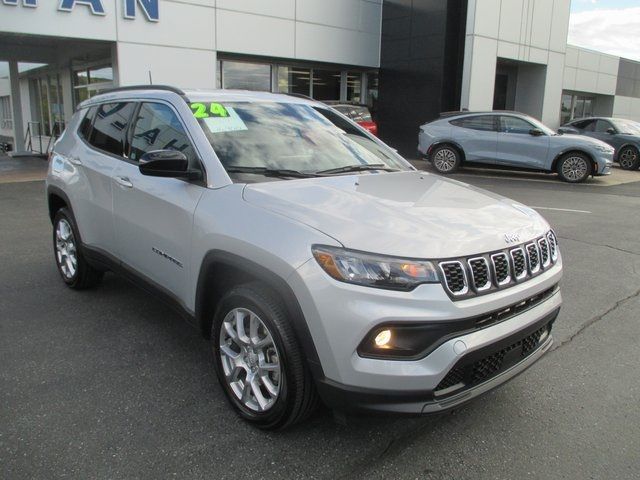 2024 Jeep Compass Latitude Lux