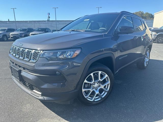 2024 Jeep Compass Latitude Lux