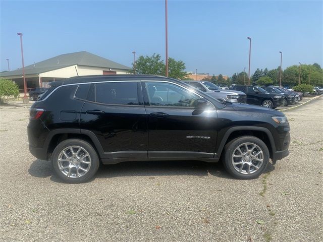 2024 Jeep Compass Latitude Lux