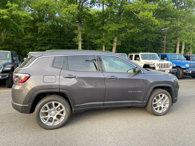 2024 Jeep Compass Latitude Lux