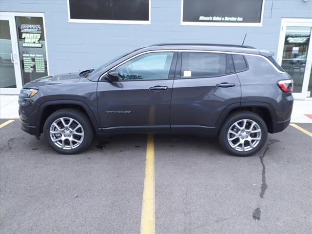 2024 Jeep Compass Latitude Lux