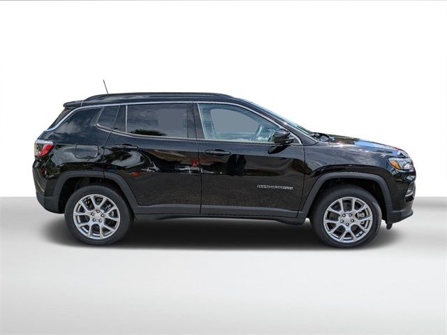 2024 Jeep Compass Latitude Lux