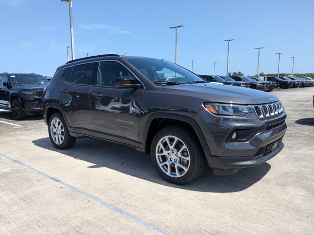 2024 Jeep Compass Latitude Lux