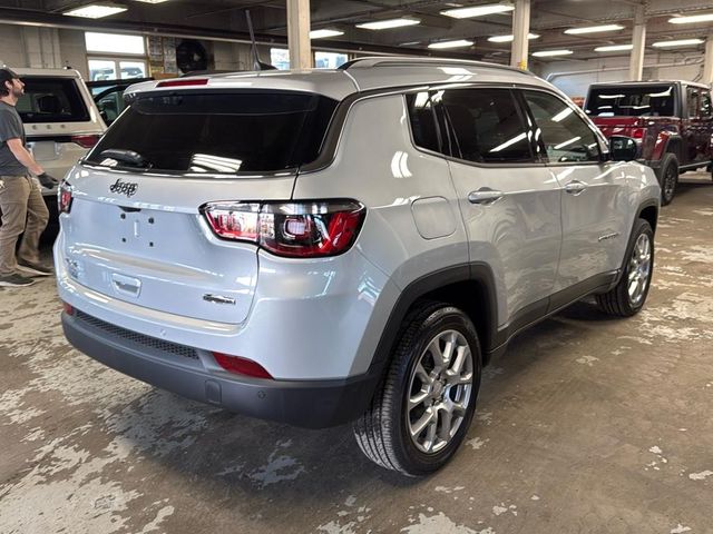 2024 Jeep Compass Latitude Lux