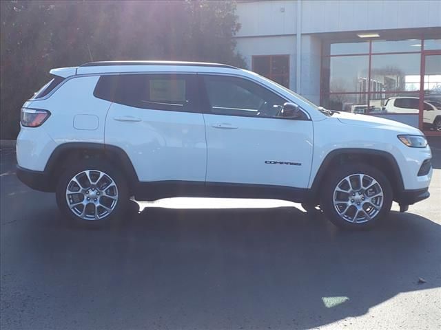 2024 Jeep Compass Latitude Lux