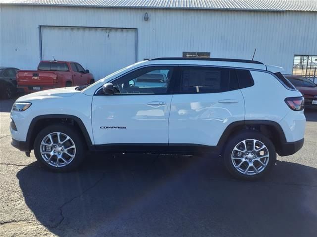 2024 Jeep Compass Latitude Lux