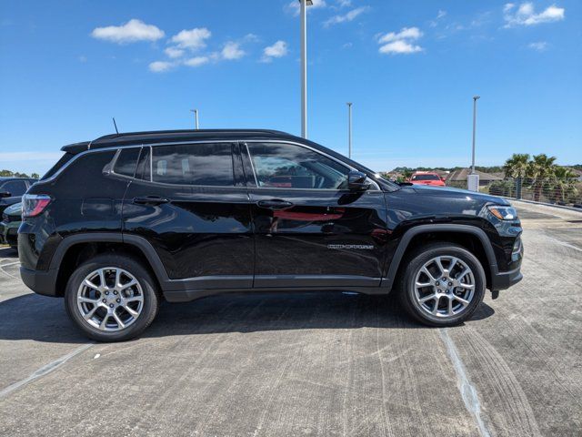 2024 Jeep Compass Latitude Lux