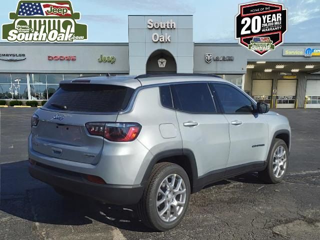 2024 Jeep Compass Latitude Lux