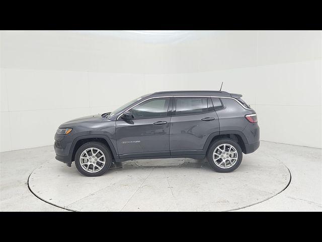 2024 Jeep Compass Latitude Lux