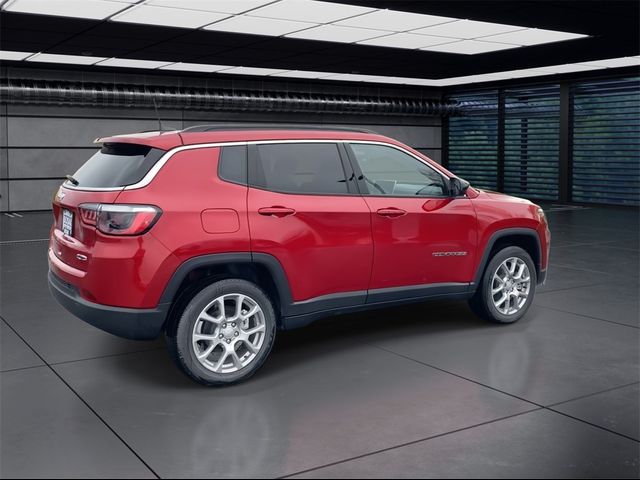 2024 Jeep Compass Latitude Lux