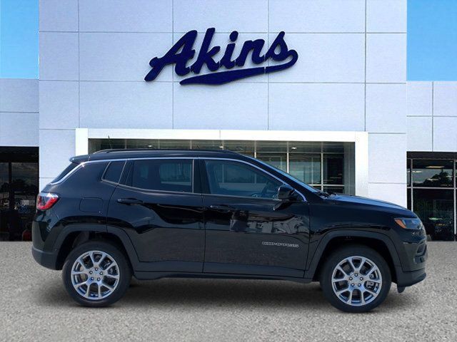 2024 Jeep Compass Latitude Lux