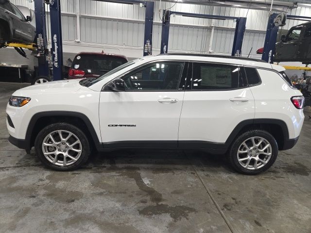 2024 Jeep Compass Latitude Lux