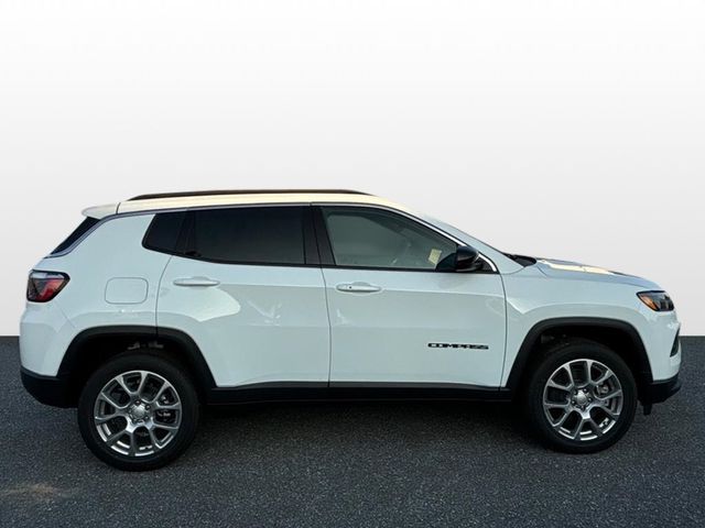 2024 Jeep Compass Latitude Lux