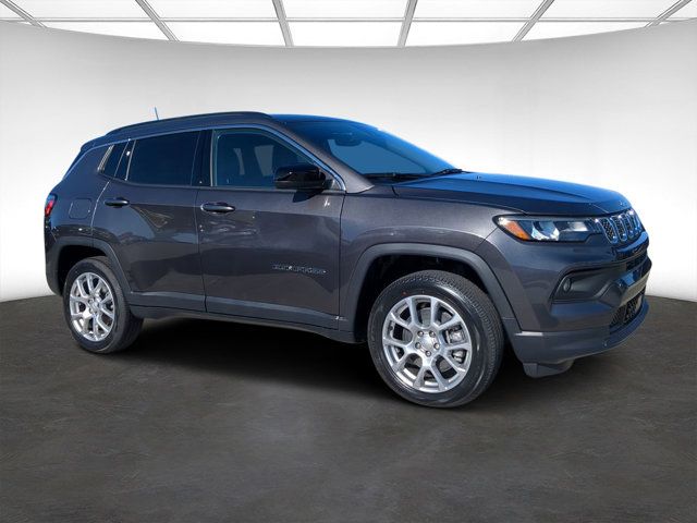 2024 Jeep Compass Latitude Lux