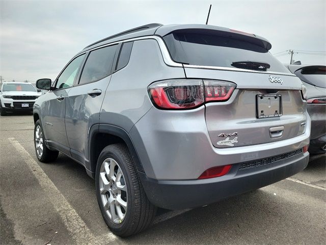 2024 Jeep Compass Latitude Lux