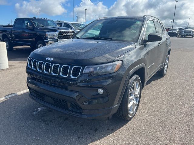 2024 Jeep Compass Latitude Lux