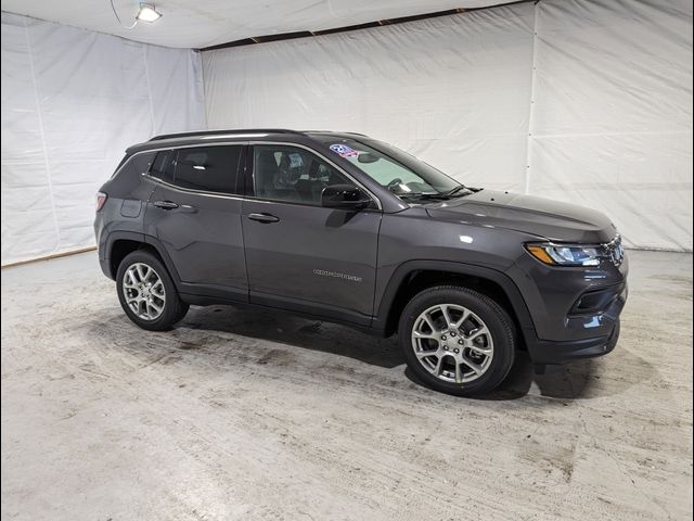 2024 Jeep Compass Latitude Lux