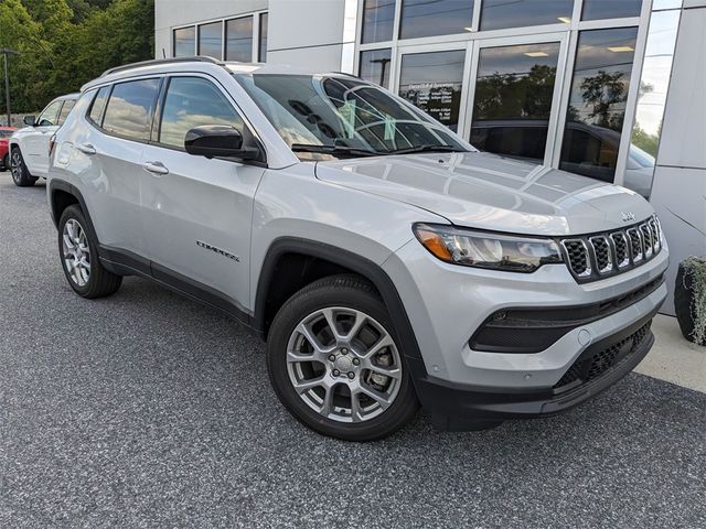 2024 Jeep Compass Latitude Lux