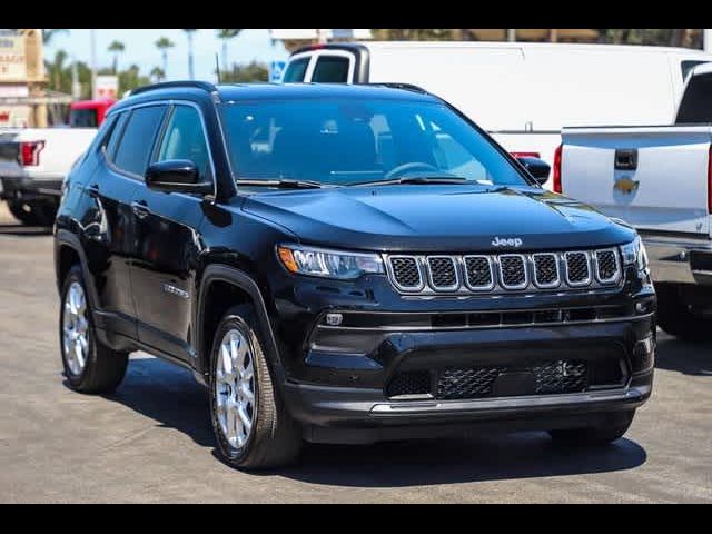 2024 Jeep Compass Latitude Lux