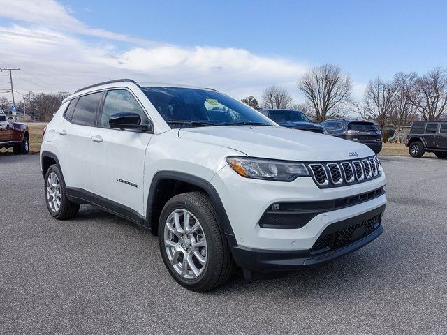 2024 Jeep Compass Latitude Lux