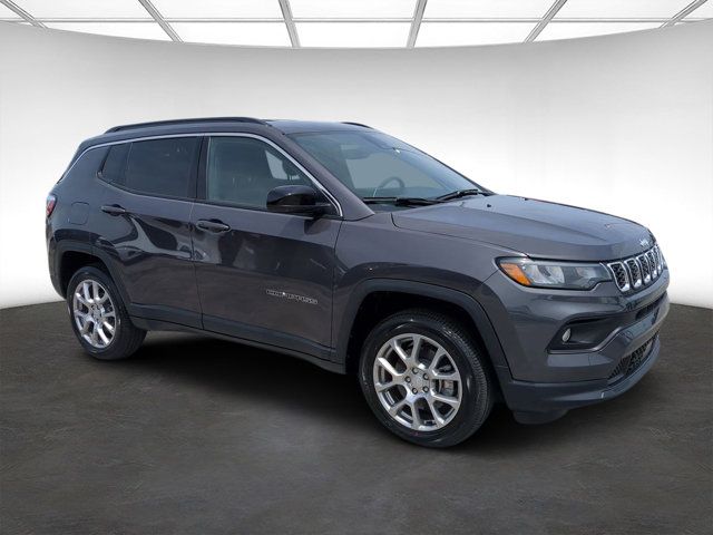 2024 Jeep Compass Latitude Lux