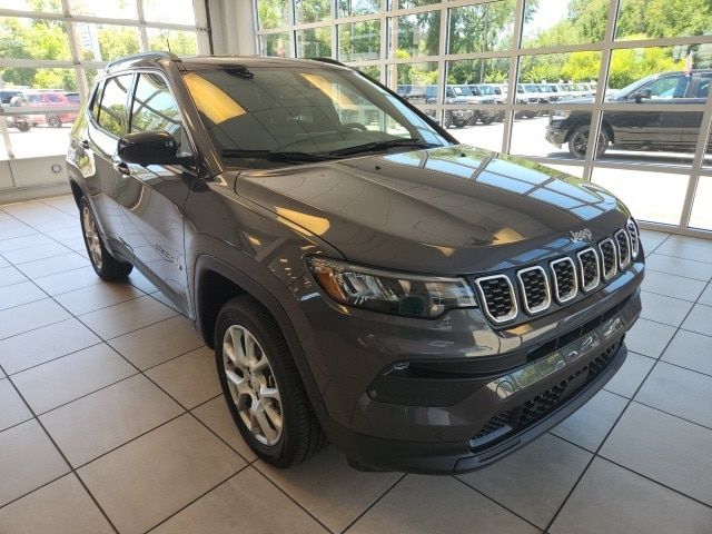 2024 Jeep Compass Latitude Lux