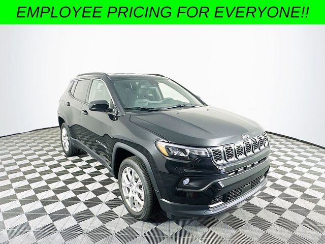 2024 Jeep Compass Latitude Lux