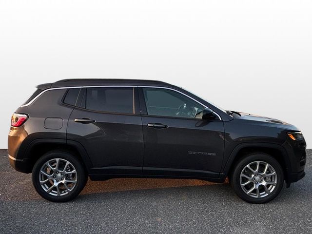 2024 Jeep Compass Latitude Lux