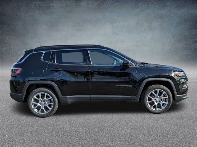 2024 Jeep Compass Latitude Lux