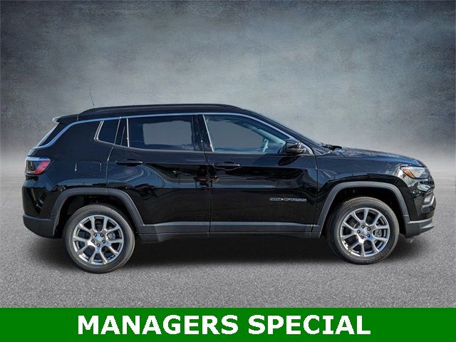 2024 Jeep Compass Latitude Lux