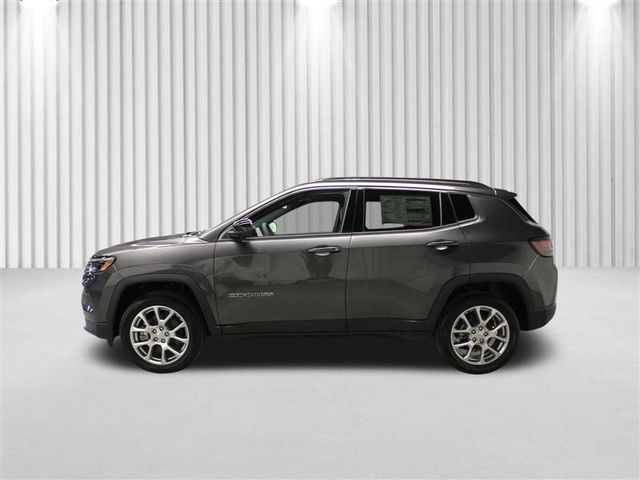 2024 Jeep Compass Latitude Lux