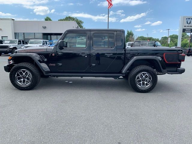 2024 Jeep Gladiator 