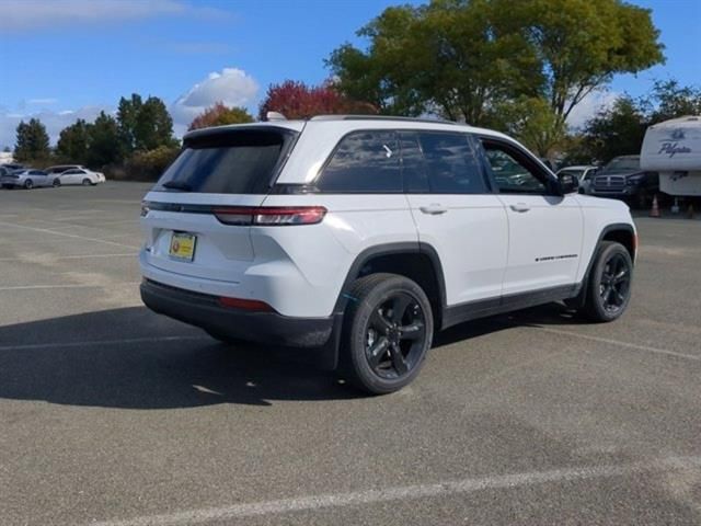 2024 Jeep Grand Cherokee Altitude