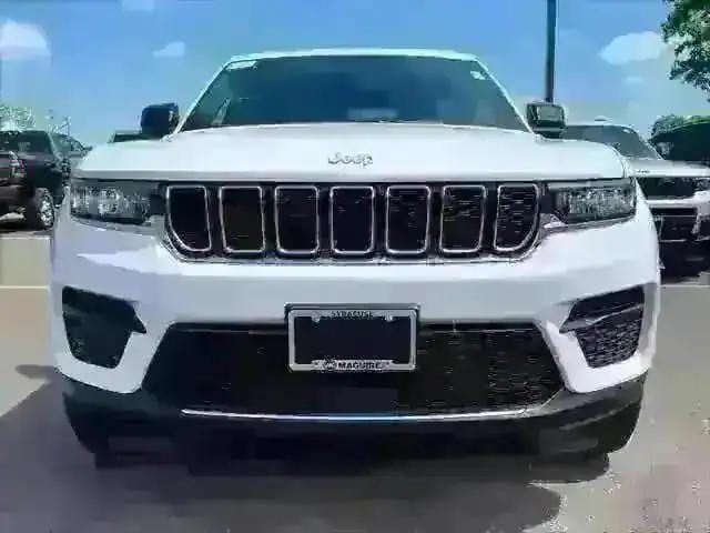 2024 Jeep Grand Cherokee Laredo