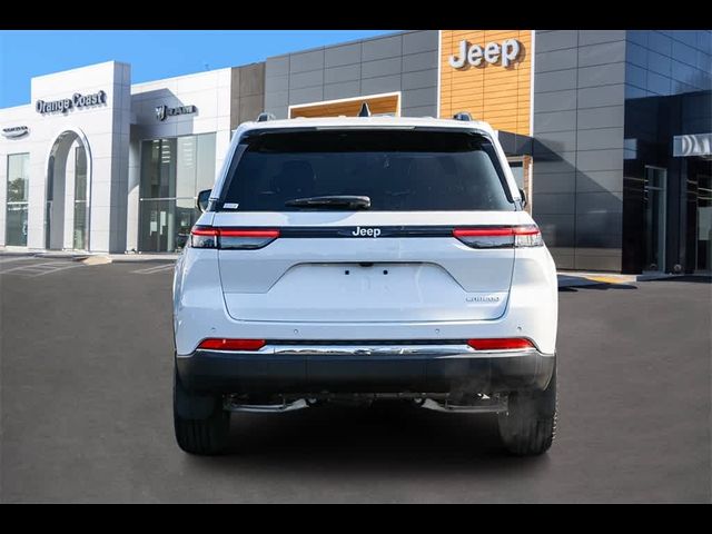 2024 Jeep Grand Cherokee Laredo