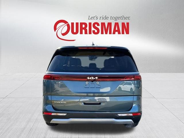 2024 Kia Carnival EX