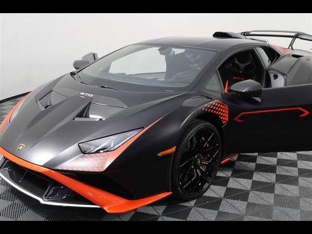 2024 Lamborghini Huracan STO Base