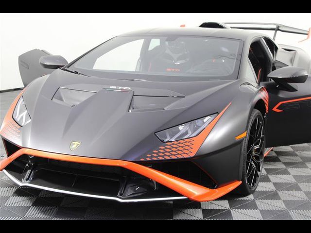 2024 Lamborghini Huracan STO Base