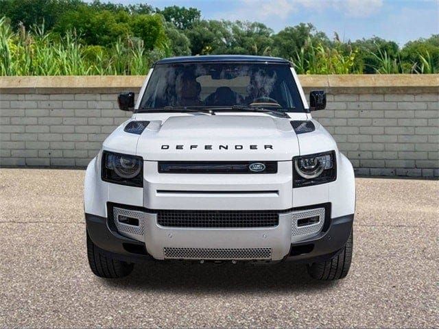 2024 Land Rover Defender SE