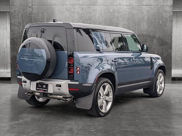 2024 Land Rover Defender SE