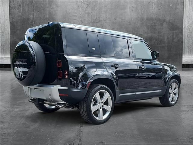 2024 Land Rover Defender SE