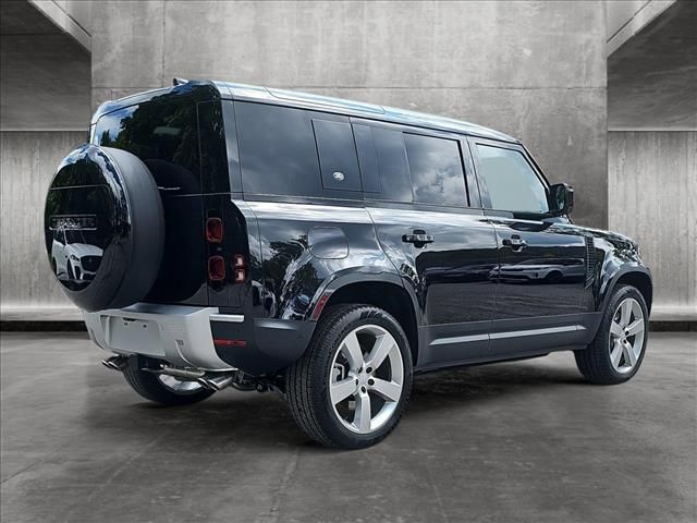 2024 Land Rover Defender SE