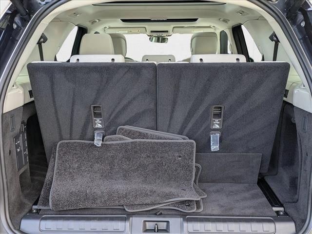 2024 Land Rover Discovery S