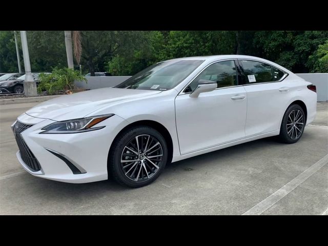 2024 Lexus ES 250