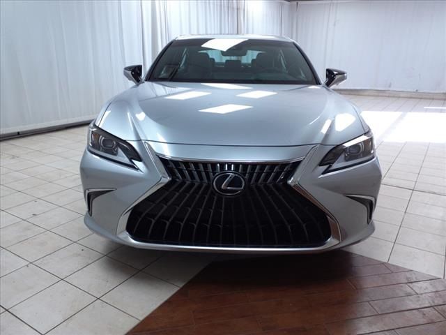 2024 Lexus ES 300h Luxury