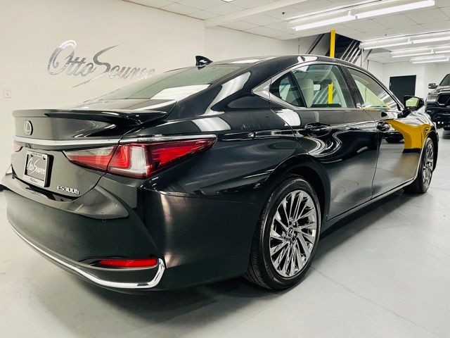 2024 Lexus ES 300h Ultra Luxury