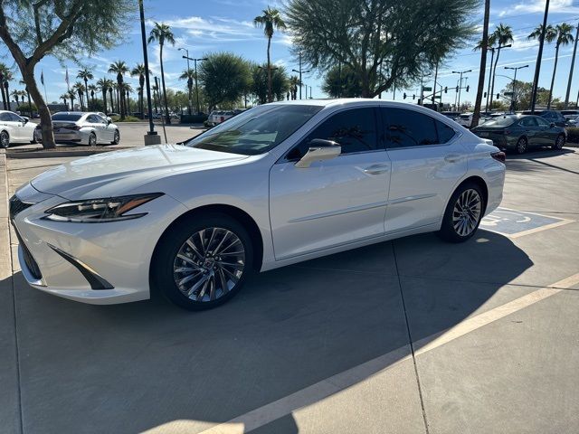 2024 Lexus ES 300h Ultra Luxury