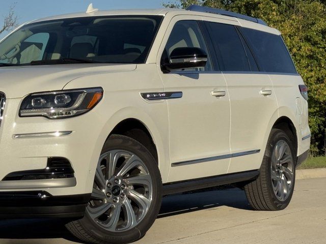 2024 Lincoln Navigator Premiere